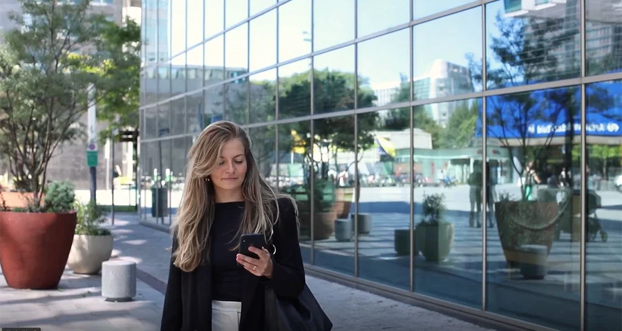 sollicitant die screening voltooit op telefoon